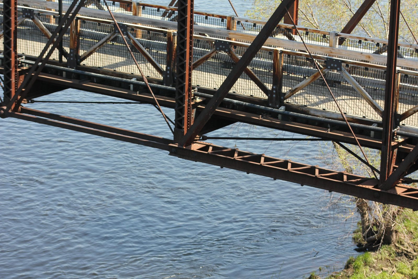 Bottom chord, south span (span #1)